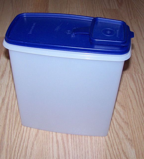 Tupperware 20 Cup Cereal Storage Container Blue Lid WOW