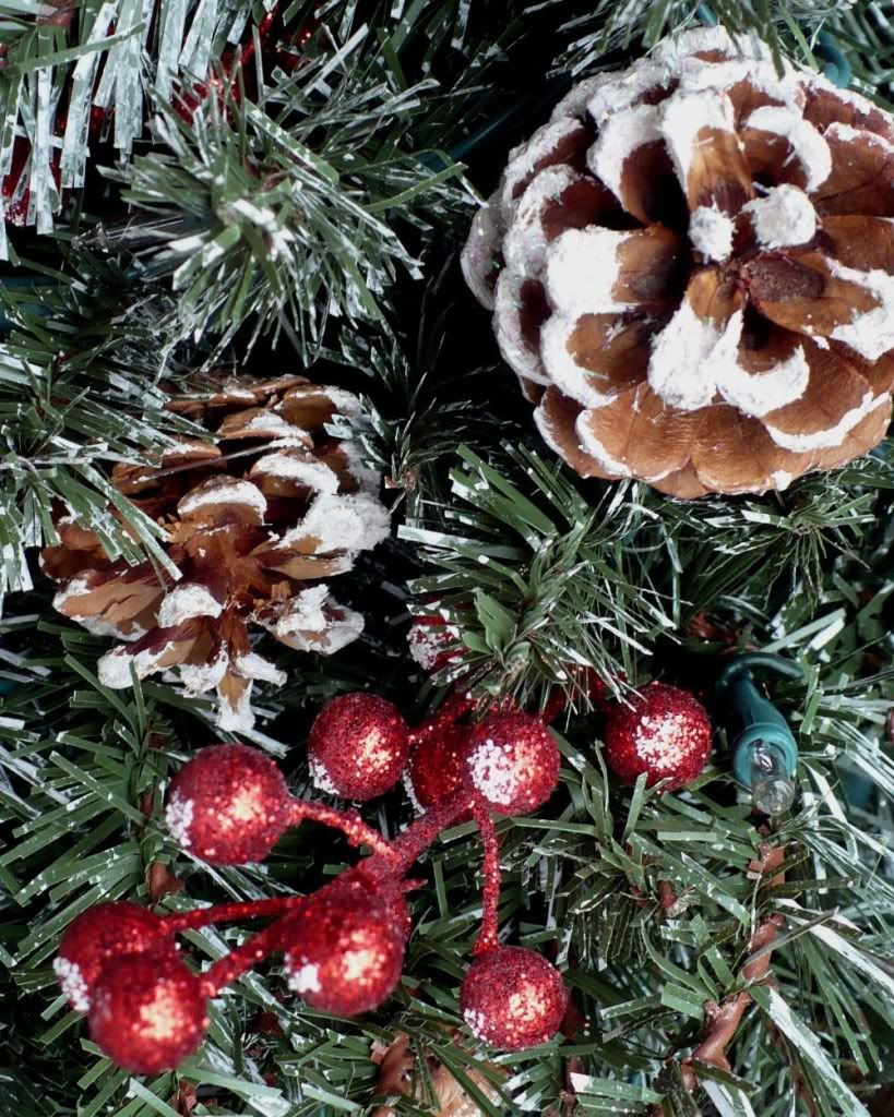 ADIRONDACK PINE SNOW TIPPED CHRISTMAS TREE / PINE CONES & RED BERRY 