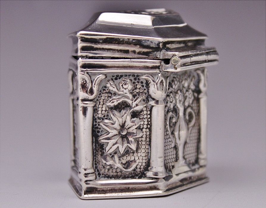 Amazing New York American Victorian Repousse Sterling Silver Snuff