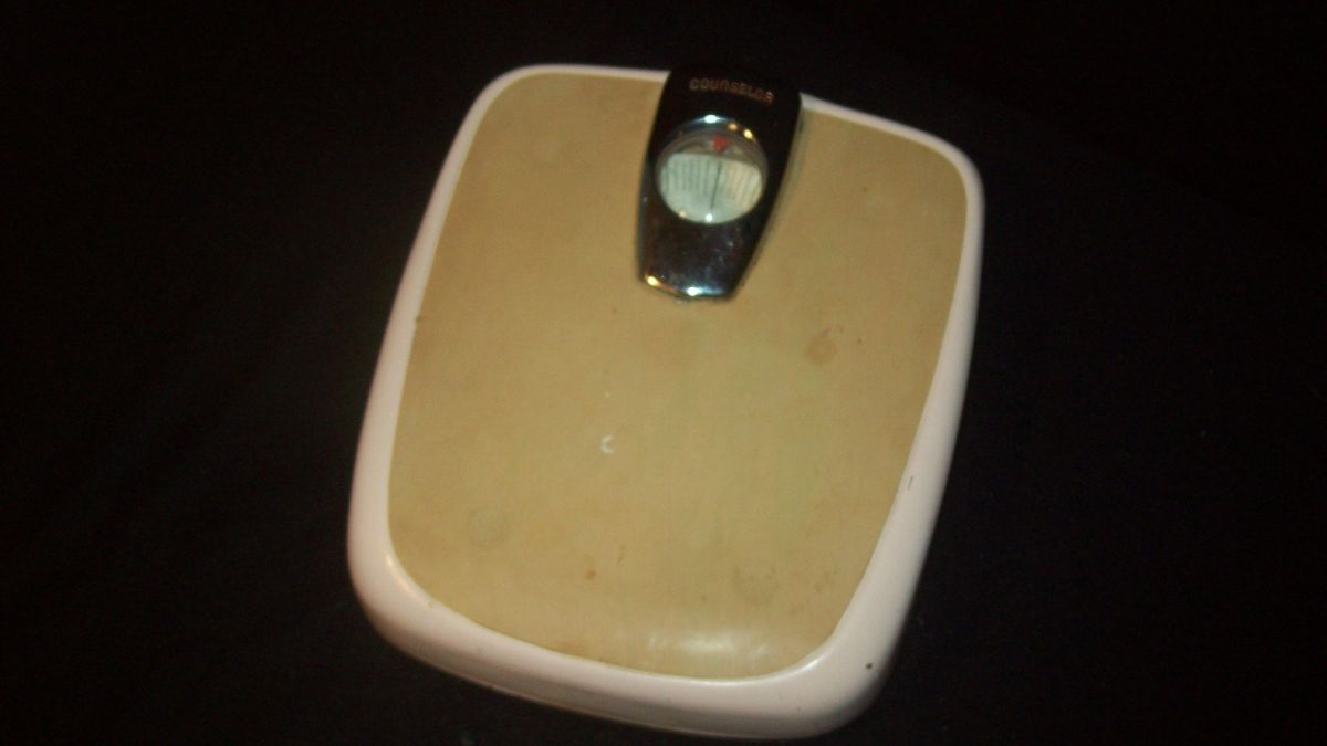 Vintage 50s Counselor Bathroom Scale   Pink and Accurate