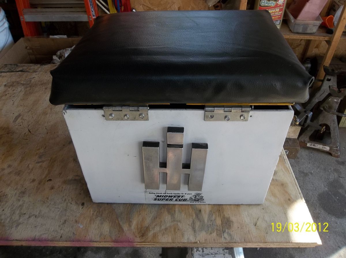 CUB CADET PULLING Seat Box