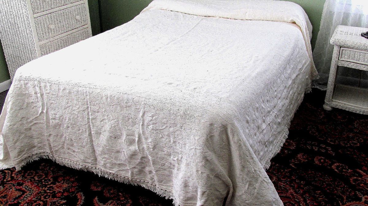 CROWN CRAFTS ANTOINETTE COTTON CREWEL QUEEN BEDSPREAD MADE IN USA