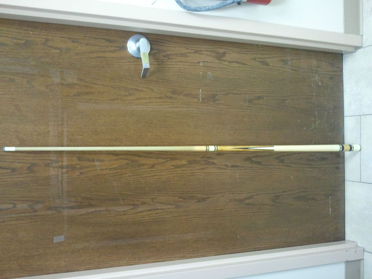 Mucci pool cue stick