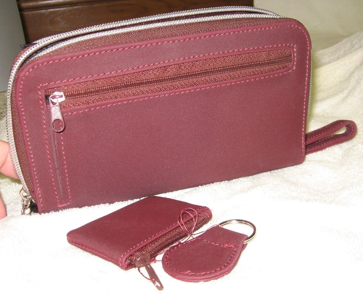 LINDA DANO BURGANDY NYLON ALL INCLUSIVE WALLET CLUTCH WRISTLET VERY