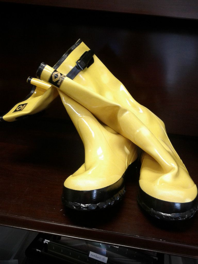 Diamond Rubber Products Unisex Slush Over The Shoe Boots Size 8 Yellow