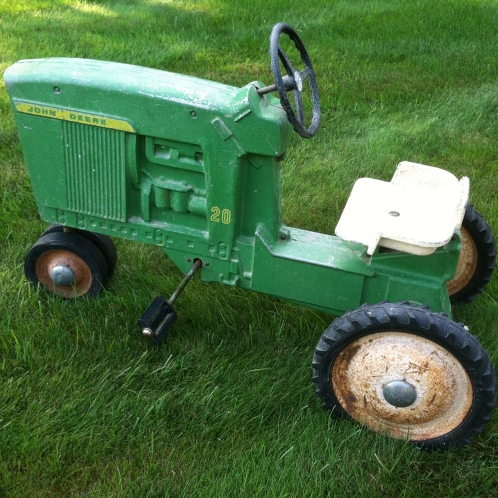 John Deere Pedal Tractor D 65