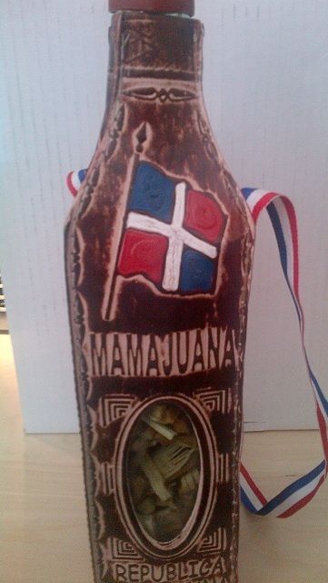 AUTHENTIC DOMINICAN REPUBLIC MAMAJUANA DECORATIVE LEATHER BOTTLE