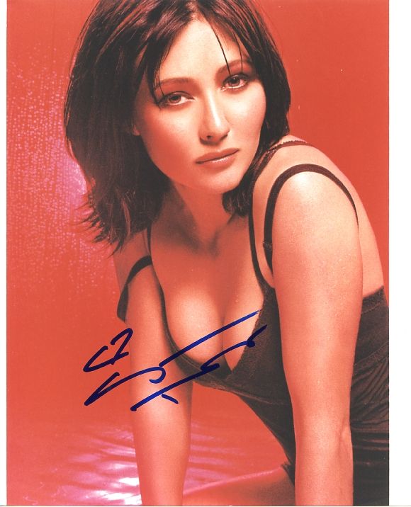 shannen_doherty_lowcut_black500