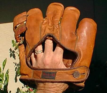 VINCE DIMAGGIO HUTCH SPLIT FINGER BASEBALL GLOVE