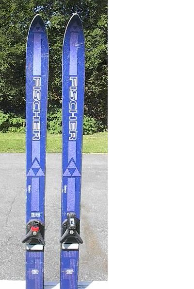  alpine downhill skis. Measures 62 longall original. The skis