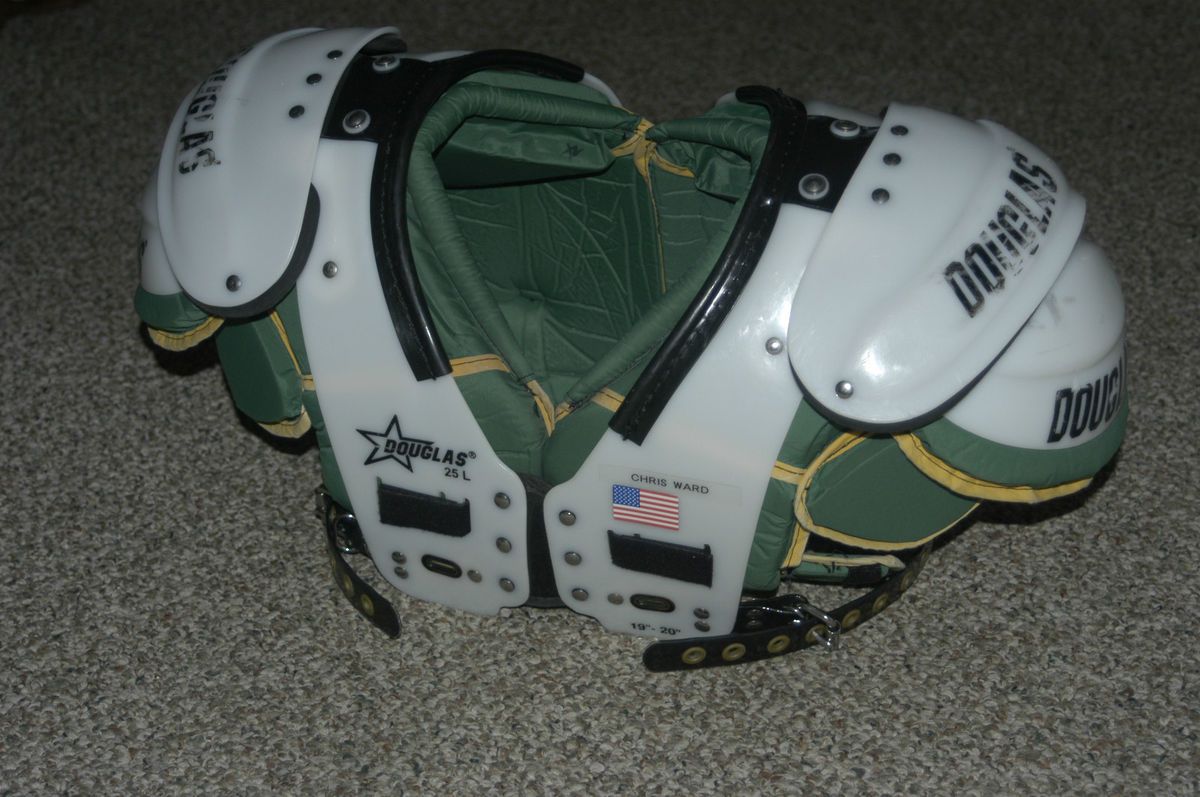 Douglas Adult Football Shoulder Pads SP25 25L 19 20 inch width green