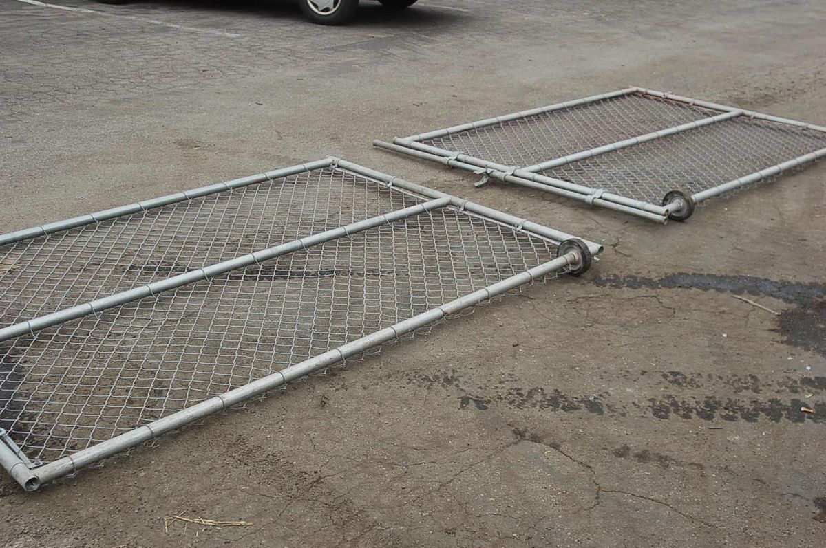 Dual Swing Chain Link Steel Driveway Gate Fence 6 Tall x 8 wide Wheel