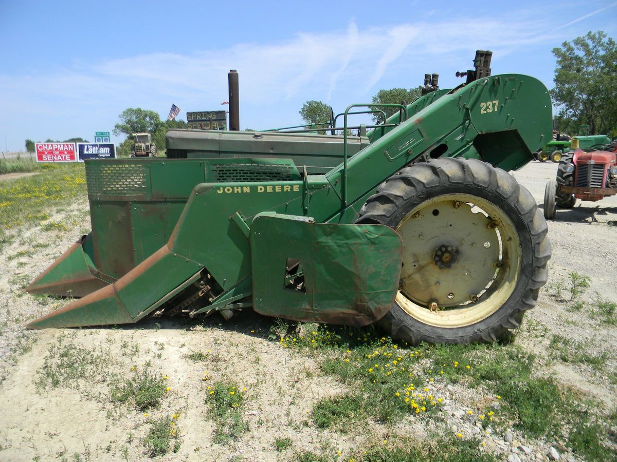  John Deere 60 with Mounted 237 Picker