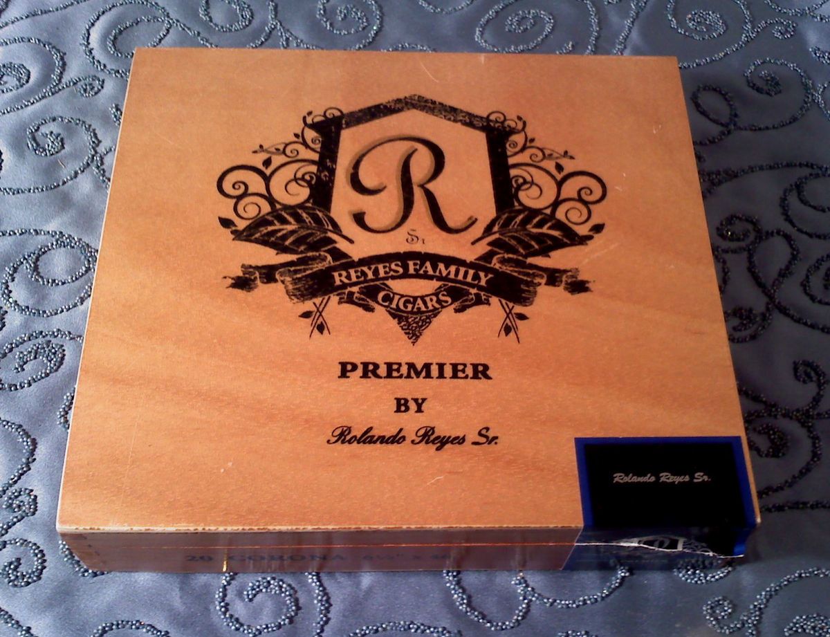 Reyes Family Cigars Wooden Box Honduras Rolando Senior 20 Corona Empty