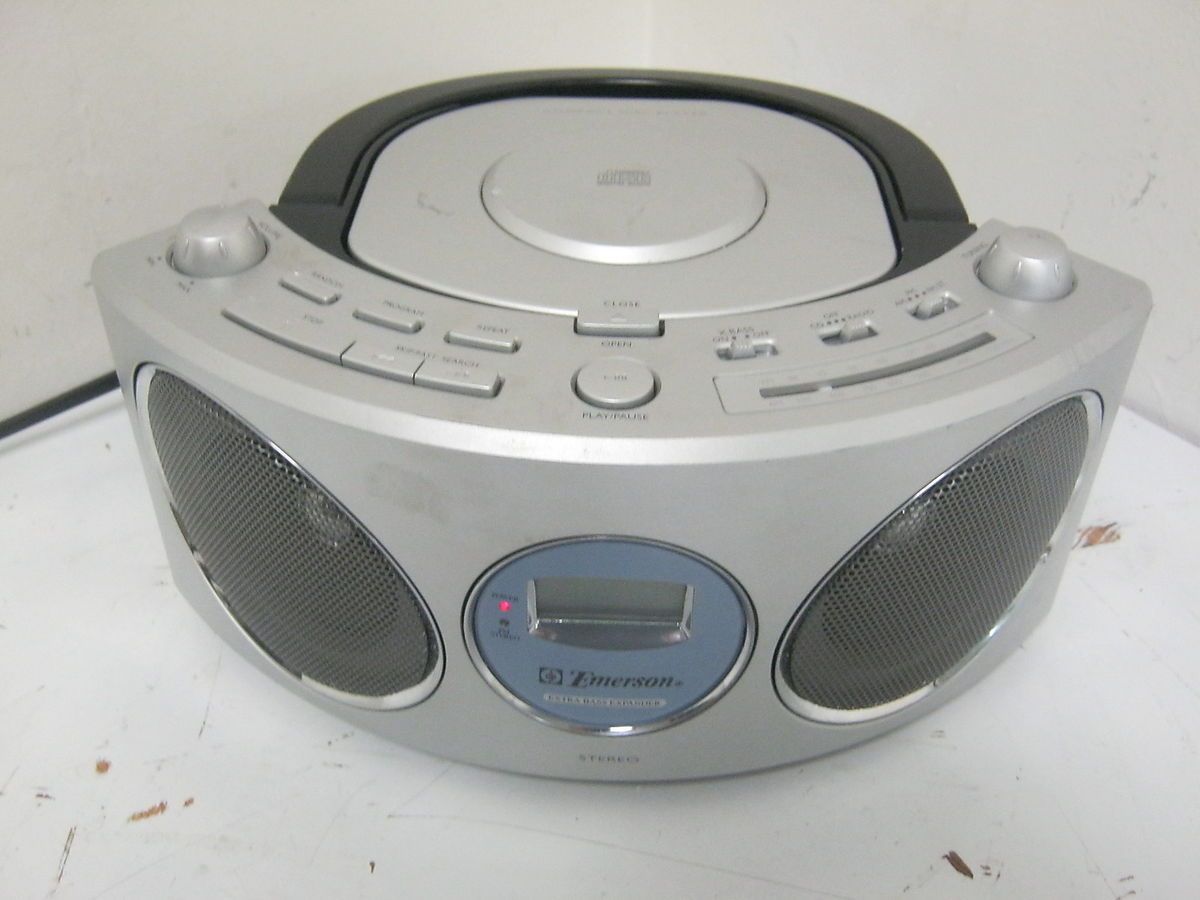 Emerson Portable CD Compact Disc Player AM FM Stereo Radio w Extra