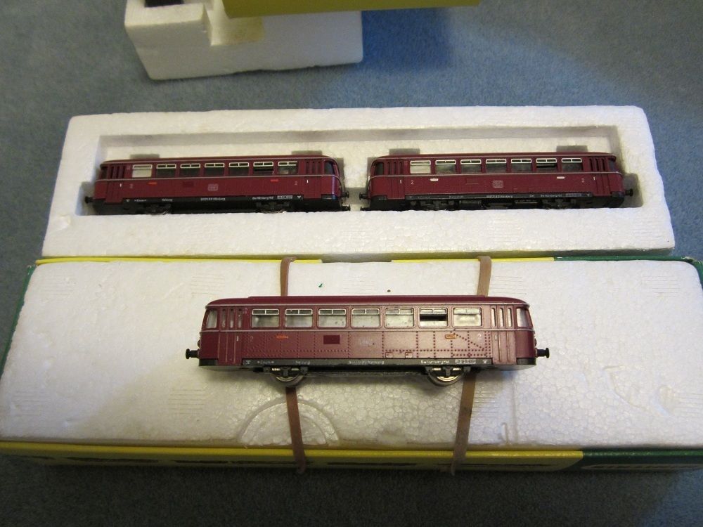 Minitrix N Gauge Schienenbus Commuter Train 3 Part Train