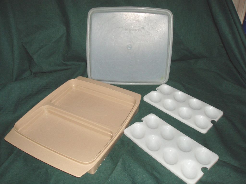 PC Vintage Tupperware Deviled Egg Container Beige