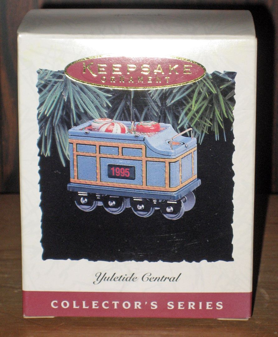 1995 Hallmark Keepsake Yuletide Central Collectors Series Ornament