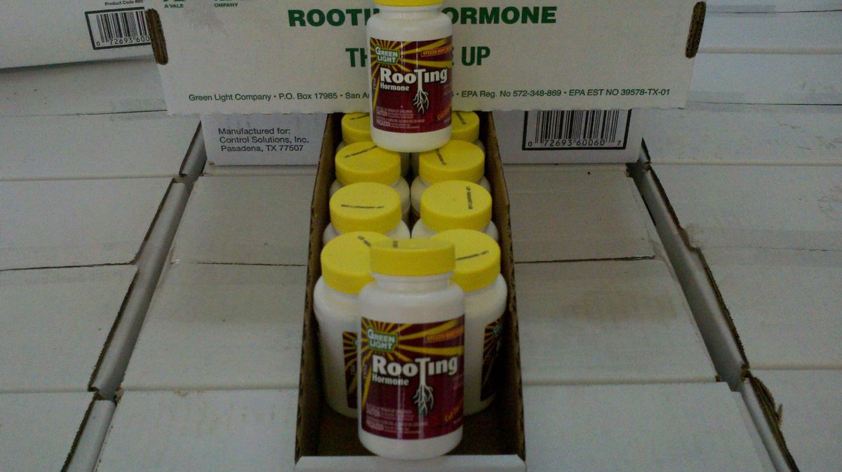 Rooting Hormone Green Light 2 oz. Indole 3 butyric acid Root Cuttings