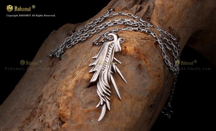 Final Fantasy Crisis Core Wing Feathers Black Angel Necklace Pendant