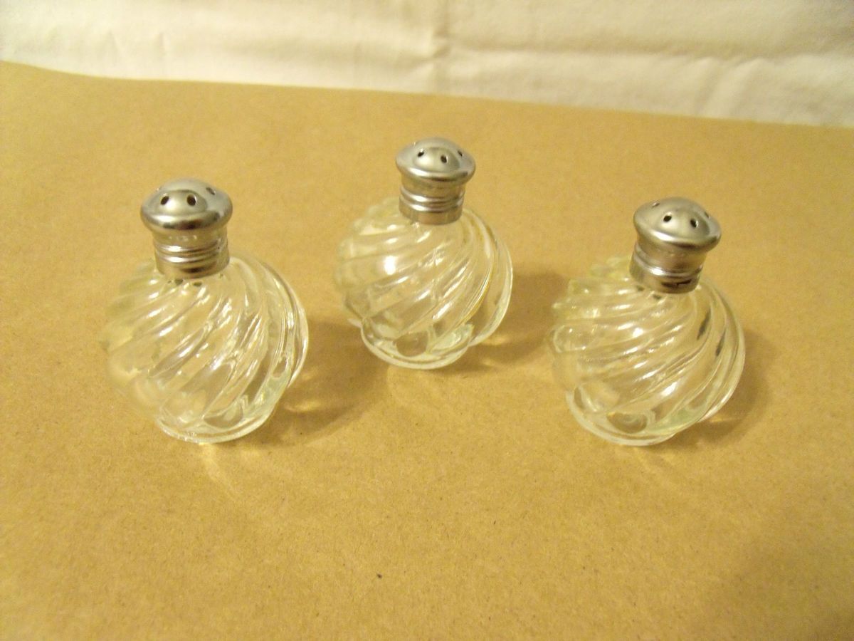 VINTAGE USA MADE IRICE NEW YORK SALT AND PEPPER SWERAL GLASS