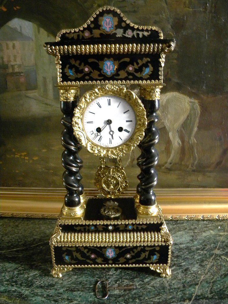Excelente reloj Sobremesa Frances Sig XIX Columnas Torcidas Decorado