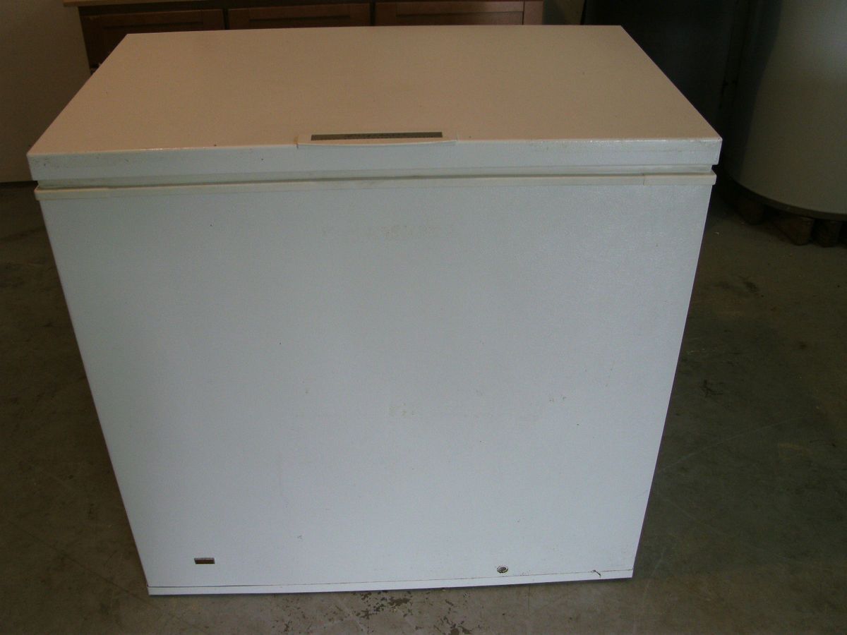 Frigidaire 7 2 Cubic Foot Freezer Chest w Manual Defrost FFC0723DW