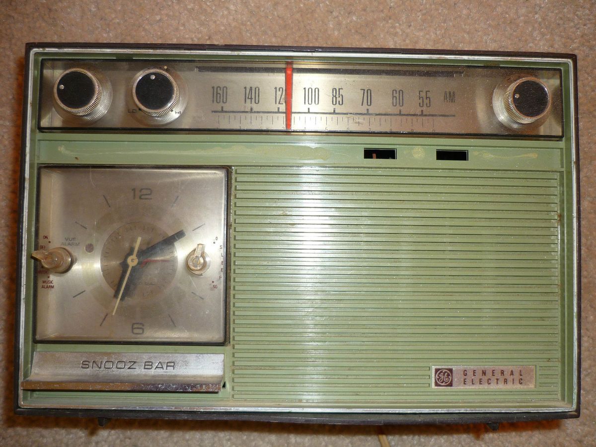 General Electric Am Clock Radio 1970s