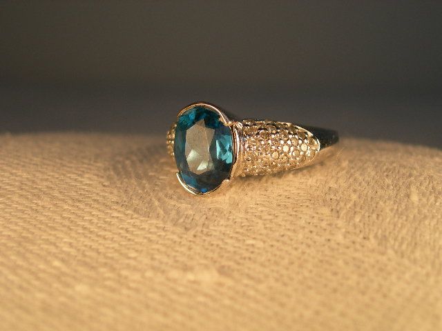 Gorgeous Estate 14K White Gold London Blue Topaz Pave Diamond Ring