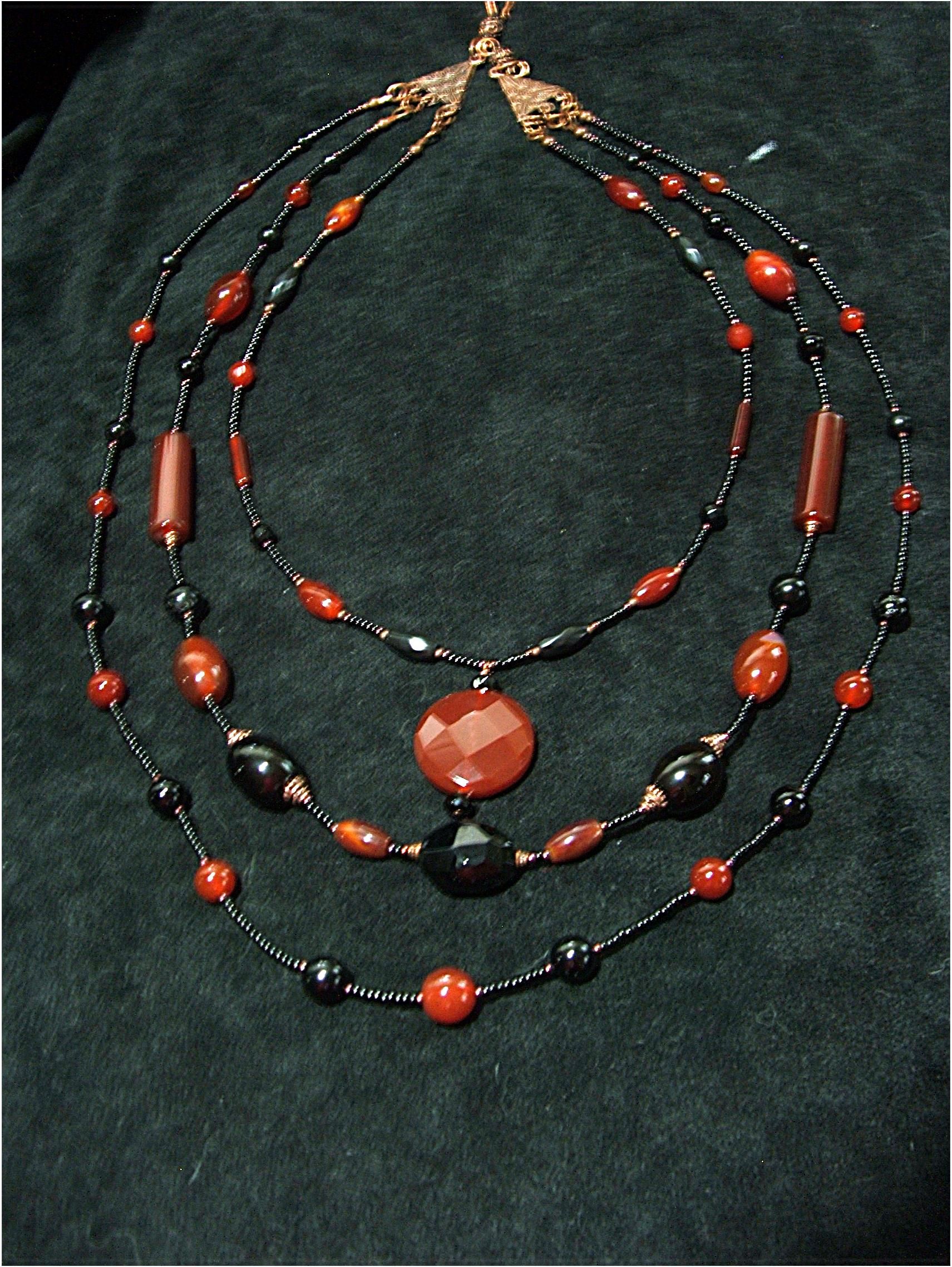 VINTAGE Triple Strand CARNELIAN/BLACK ONYX NECKLACEsuper niceSUPER