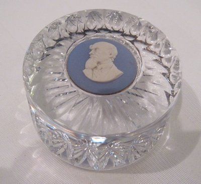 Wedgwood Charles Dickens Jasperware Cry stal Paperweight