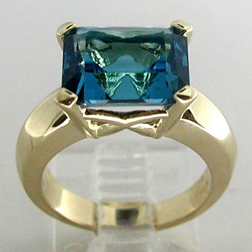 Estate 14k Yellow Gold London Blue Topaz Gemstone Ring