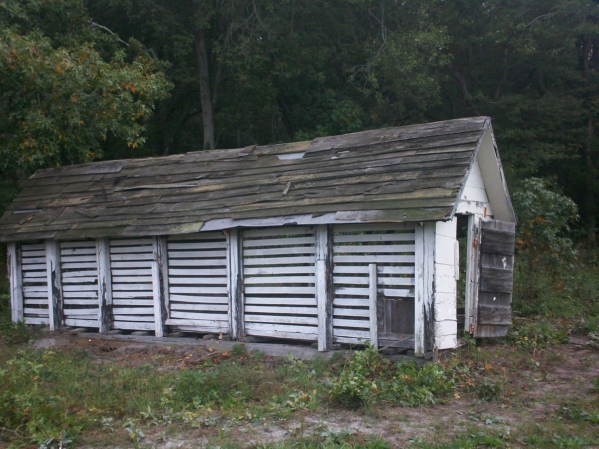 ANTIQUE CORN CRIB /CHICKEN COOP AUTHENTIC FARM ANTIQUE 25 x7.5 x8 MUST