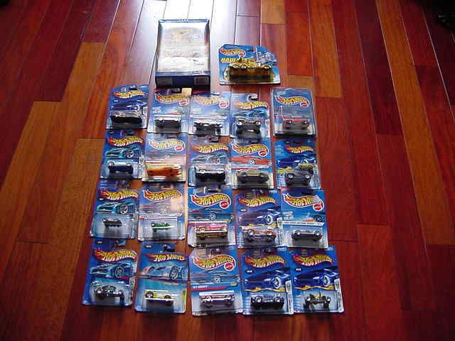 MIXED Lot of 22 HOT WHEELS TOYS CARS TRUCKS VEHICLES GO CARS NEW in