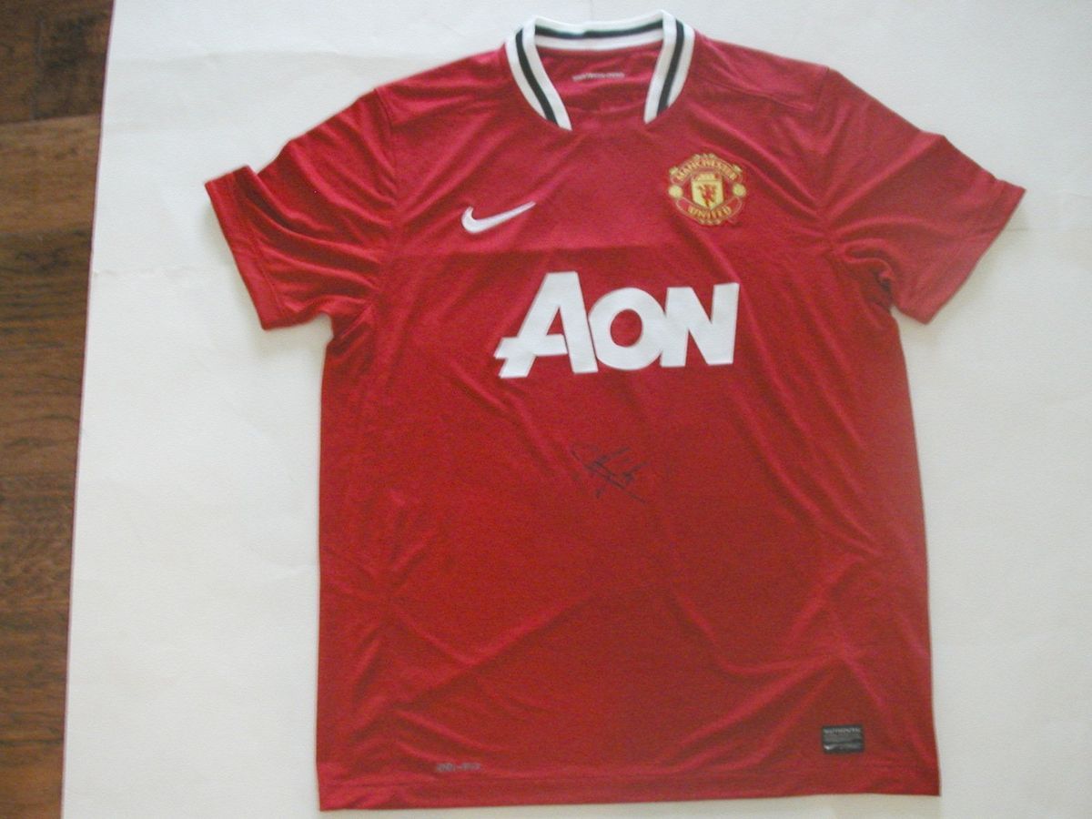 JAVIER HERNANDEZ CHICHARITO Signed Manchester United Soccer Jersey