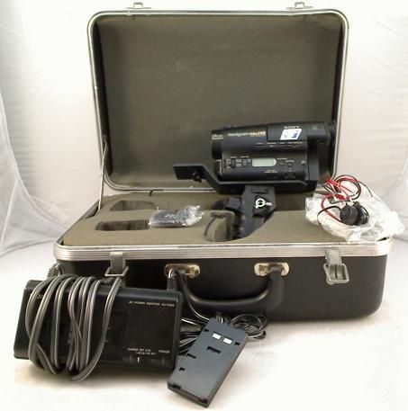 Sony Video Hi8 CCD TR600 Handycam Camcorder w Accessories