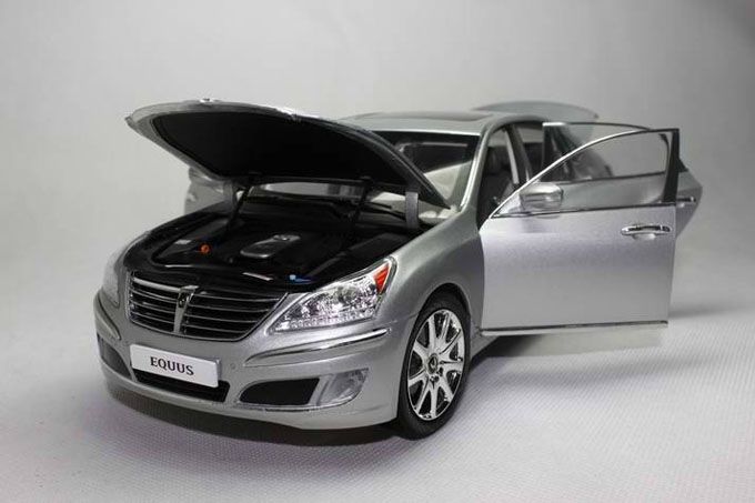 18 Hyundai Equus Silver Color 1pcs Car Model