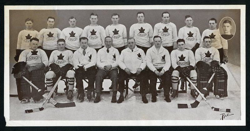 1935 Crown Brand Hockey Photo Team Canada Photo