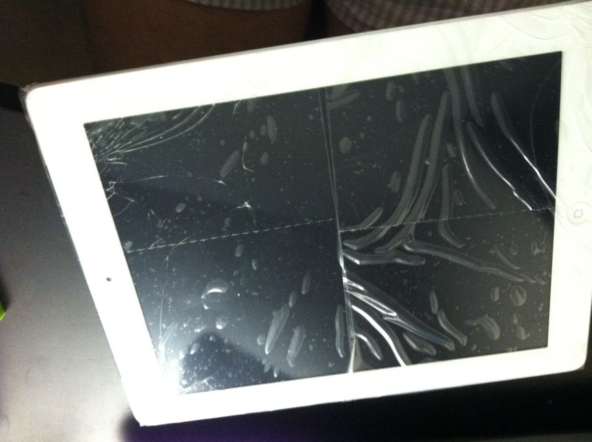 Cracked Display iPad 2 3G WiFi 32GB White