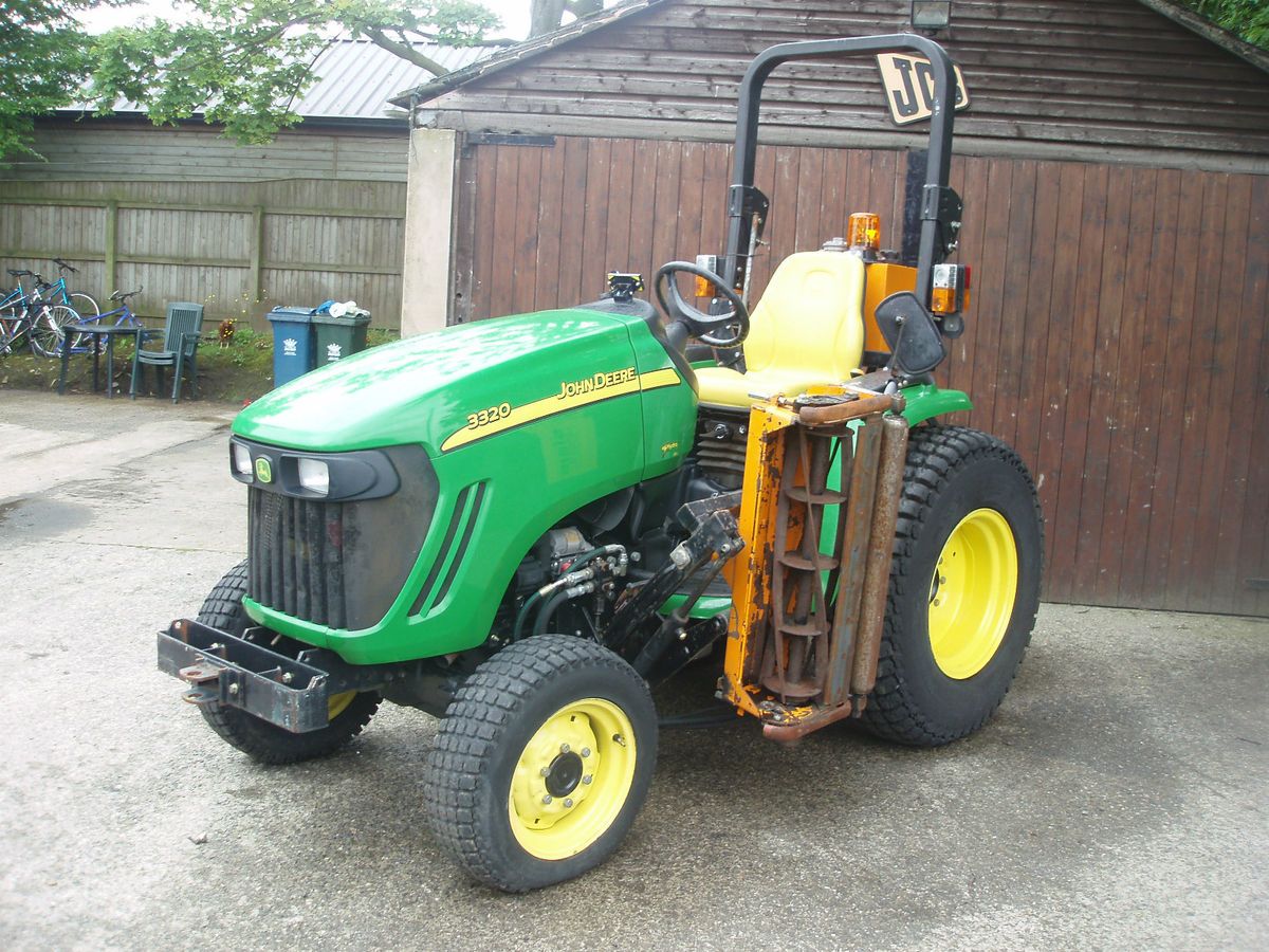 John Deere 3320 Compact Tractor Lawn Mower 4x4 Tractor Mower