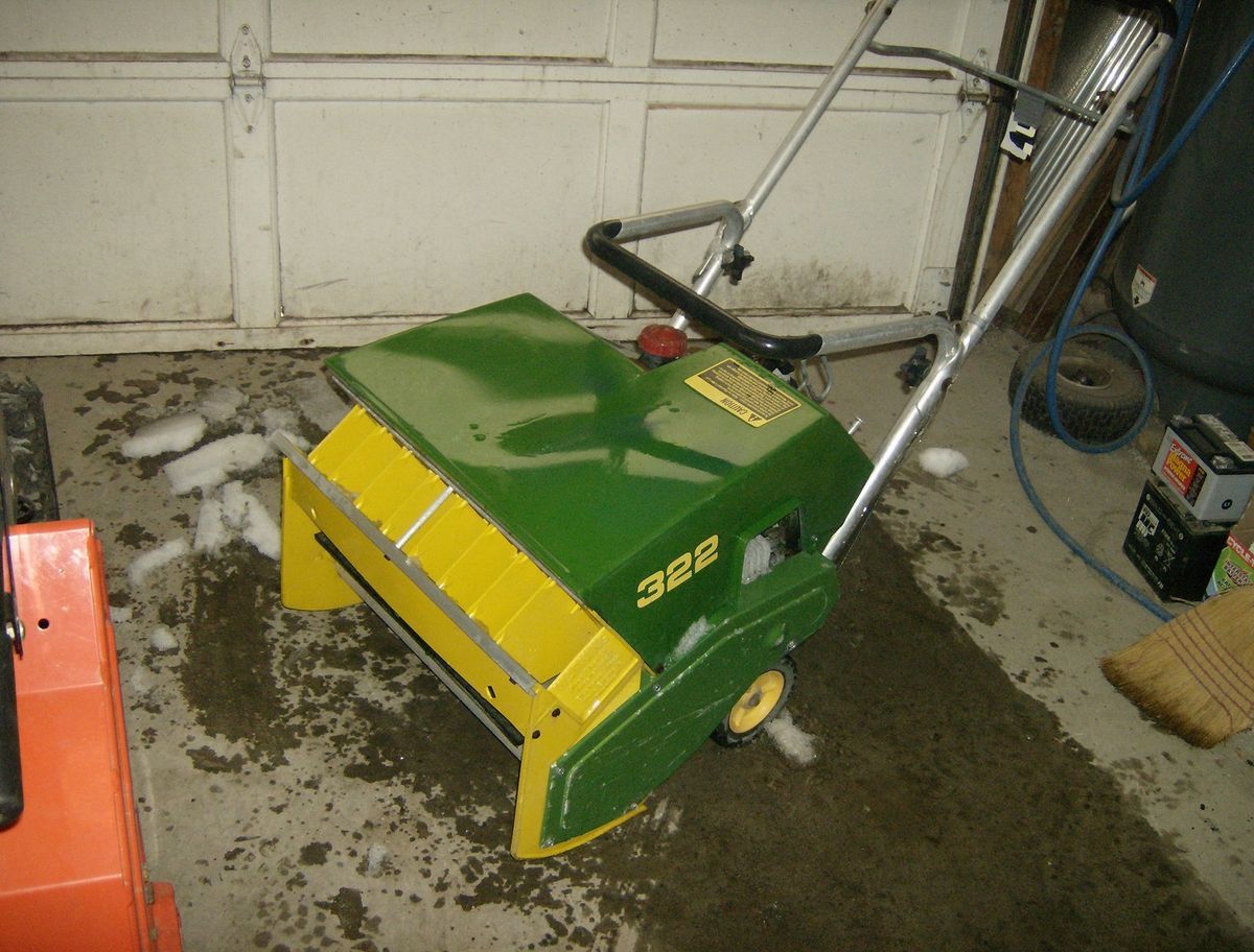 Snowblower Snowthrower Snowbroom John Deere 322  