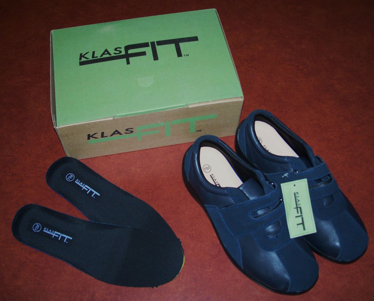 Klasfit Womans Shoes w Velcro Closure Non Marking Soles Navy Size 11M