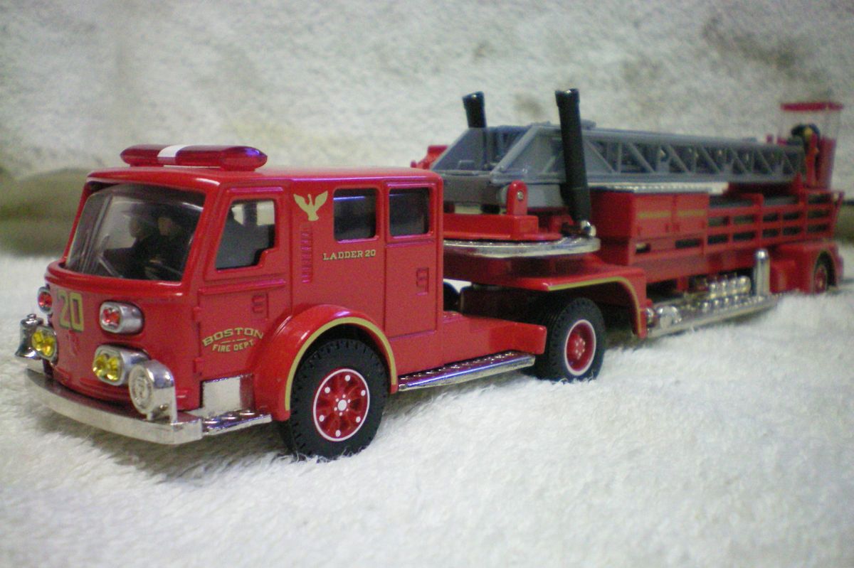 Corgi American La France Tiller Ladder Fire Truck Boston FD Ladder 20