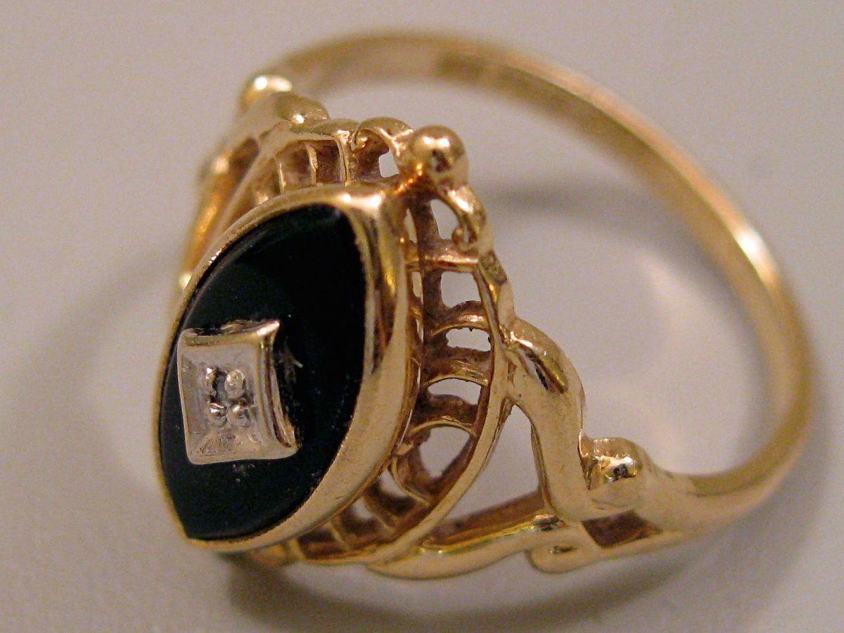 10K Yellow Gold Black Onyx Ladies Ring