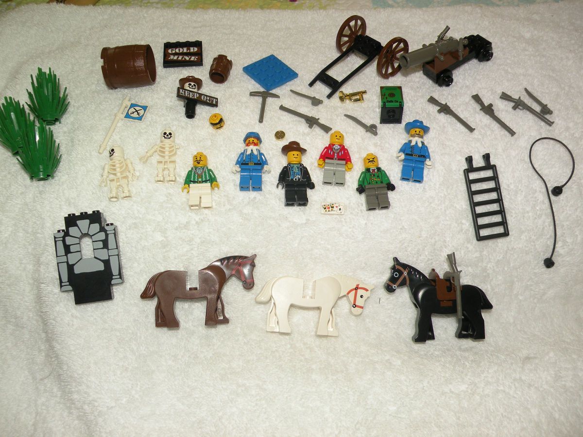 LEGO 6761 WILD WEST BANDITS HIDEOUT WESTERN COWBOY 3 HORSES 8 MINIFIGS