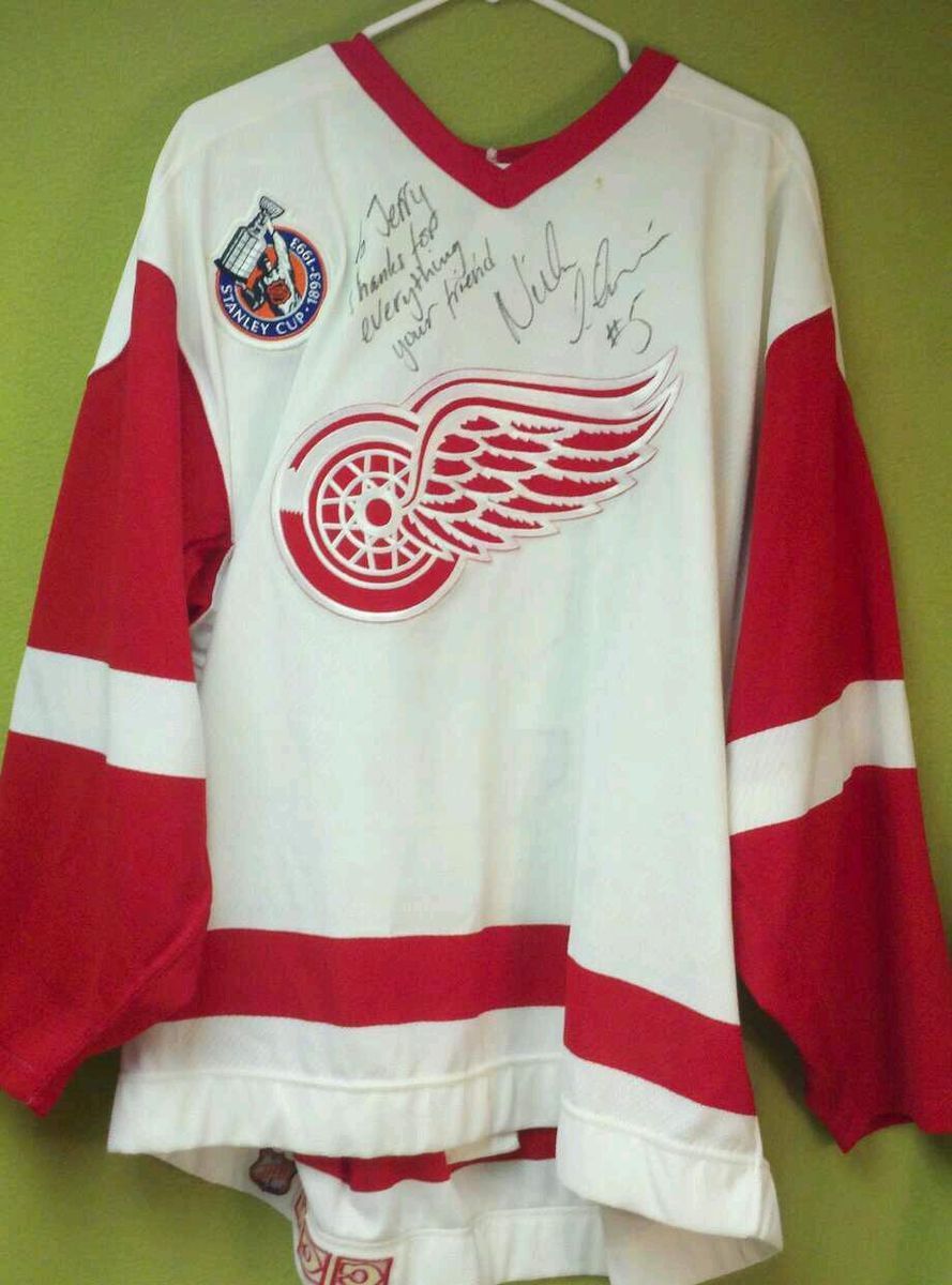 GAME ISSUED Nicklas Lidstrom Detroit Red Wings SIGNED HOCKEY NHL