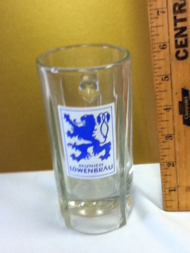 HU9 Lowenbrau Beer Glass Munich Beer Mug Bar Advertising Vintage