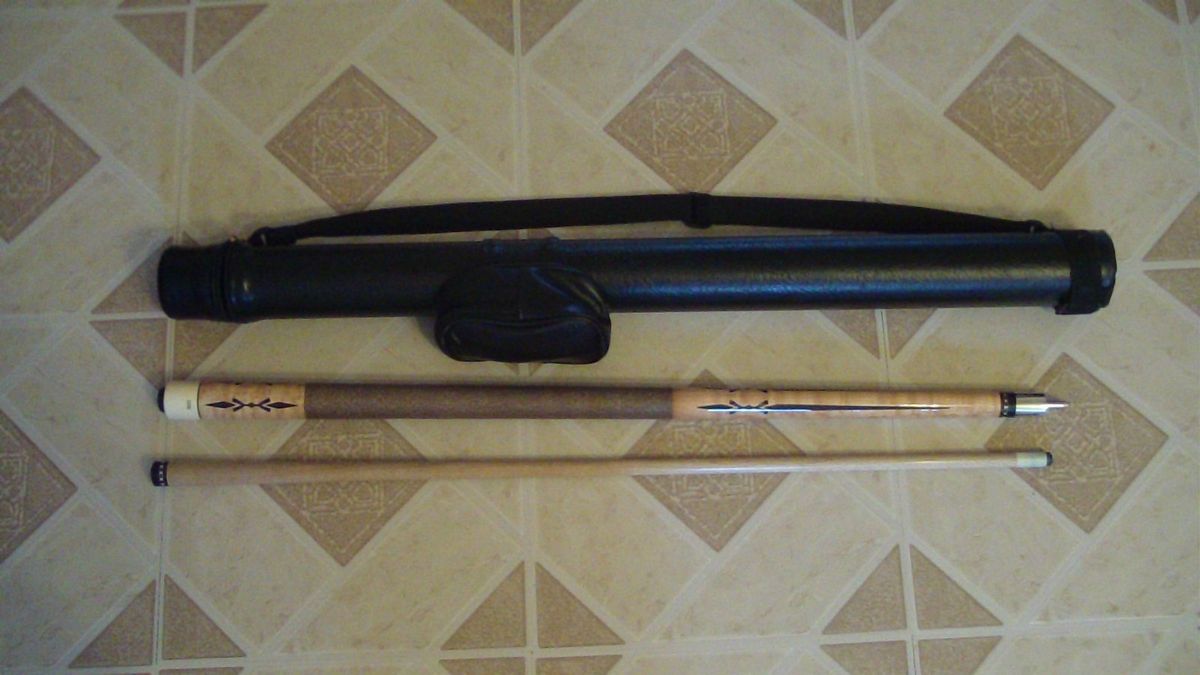 Lucasi Billiard Cue Stick w Case 18 oz 58