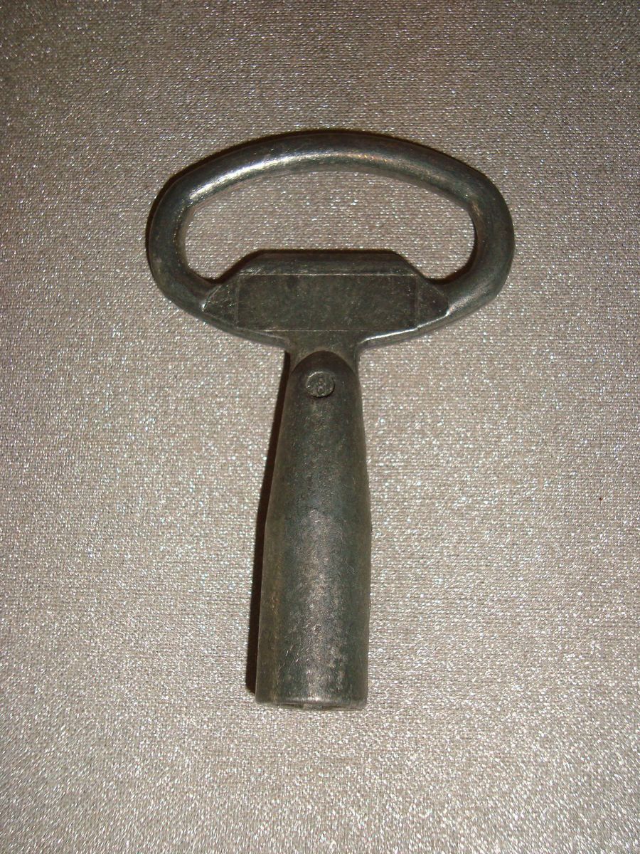 Triangular Gas Electric Utility Meter Box Key