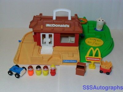 VINTAGE FISHER PRICE LITTLE PEOPLE MCDONALDS RESTAURANT PLAYSET #2552